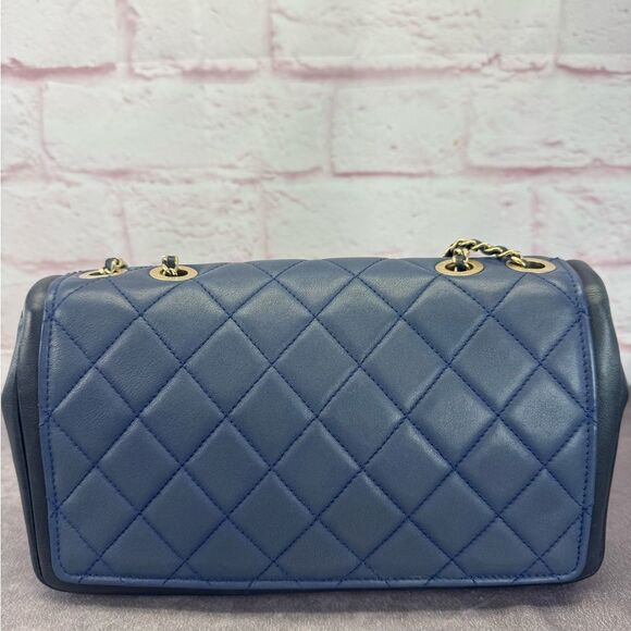 CHANEL Lambskin Quilted Medium Graphic Flap Navy Black - Picture 6 of 16